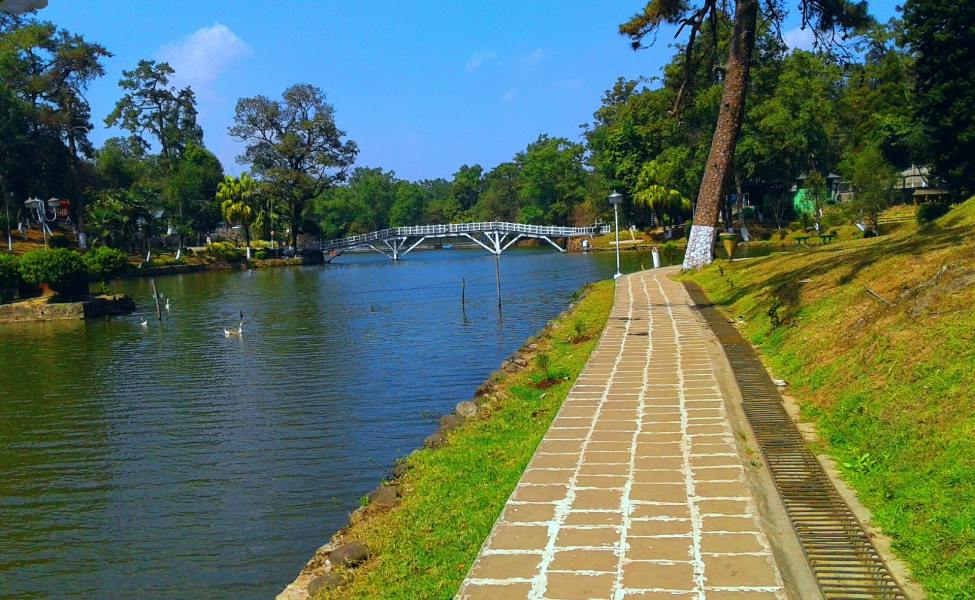 Travel Guide of shillong wards lake in Hindi